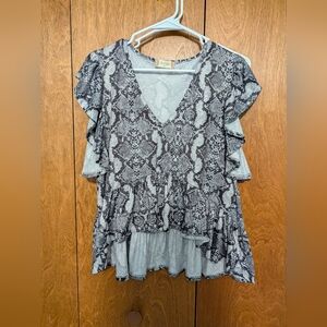 ALTAR’D STATE V Neck Ruffle Sleeve Peplum Reptile Print High Lo Shirt